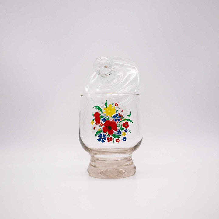 Bonnboniere mit Blumen mit schräg aufgesetztem Deckel