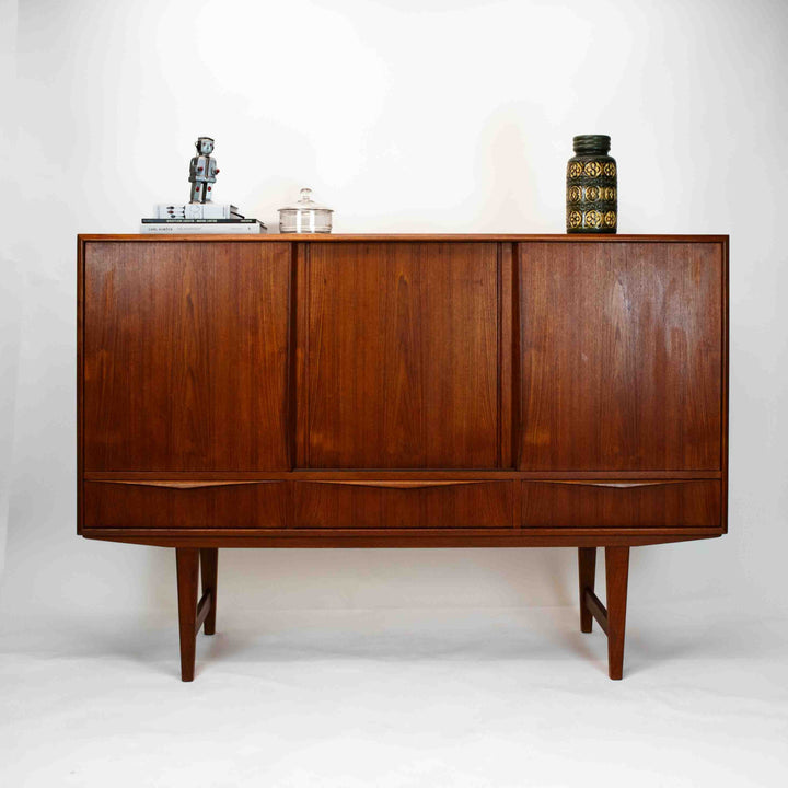 Dänisches Teak Highboard von E.W. Bach für Sejling Skabearrangiert