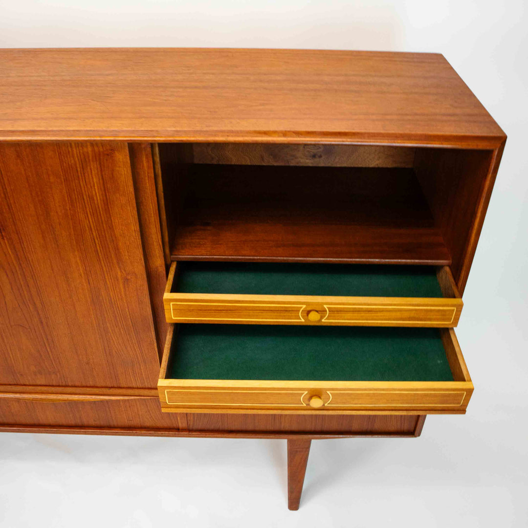 Dänisches Teak Highboard von E.W. Bach für Sejling Skabe, Detailansicht Innen Schubladen