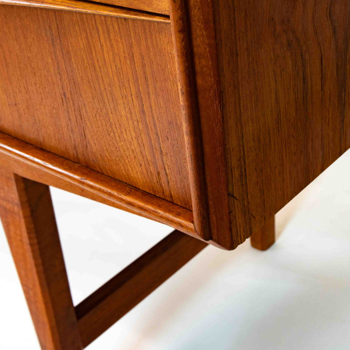 Dänisches Teak Highboard von E.W. Bach für Sejling Skabe, Detailansicht Fehlstelle