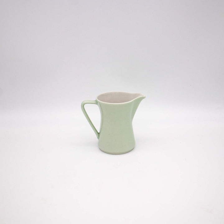 Kleine Lilien Porzellan Milchkanne, Seitenansicht rechts