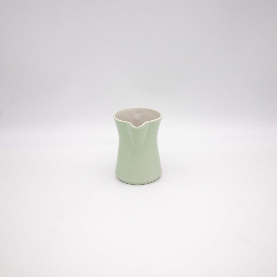 Kleine Lilien Porzellan Milchkanne, Vorderseite