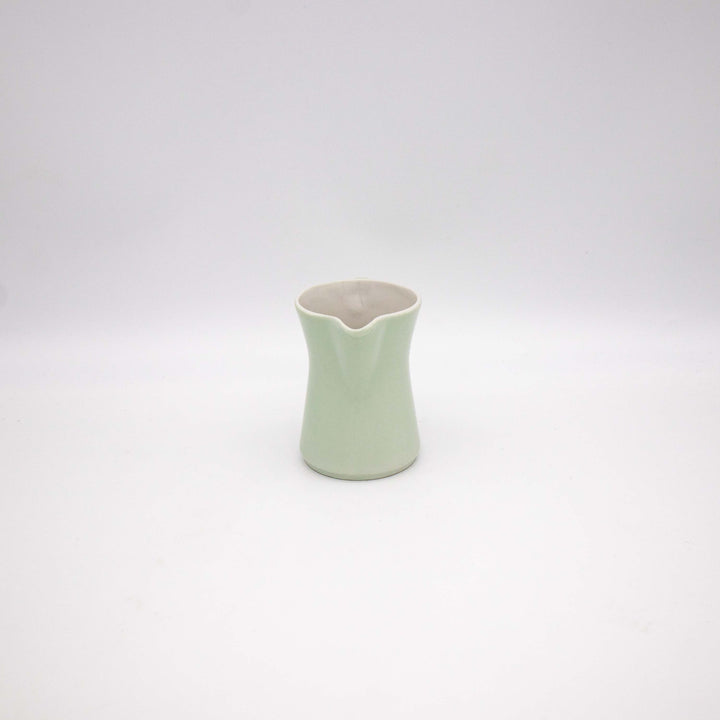 Kleine Lilien Porzellan Milchkanne, Vorderseite