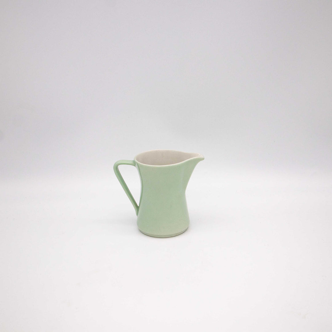 Lilien Porzellan Milchkanne, Seitenansicht rechts