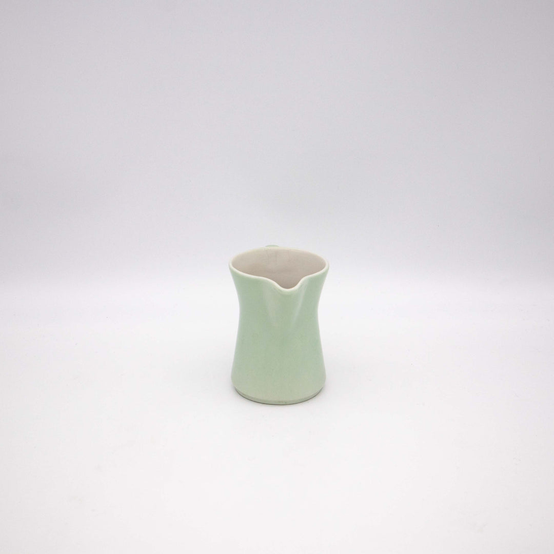 Kleine Lilien Porzellan Milchkanne, Vorderseite