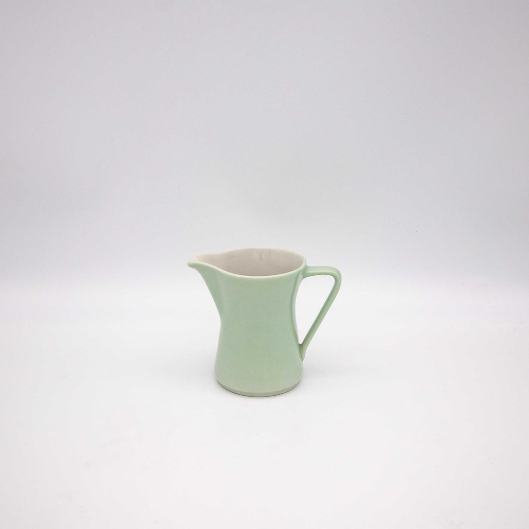 Kleine Lilien Porzellan Milchkanne, Seitenansicht links