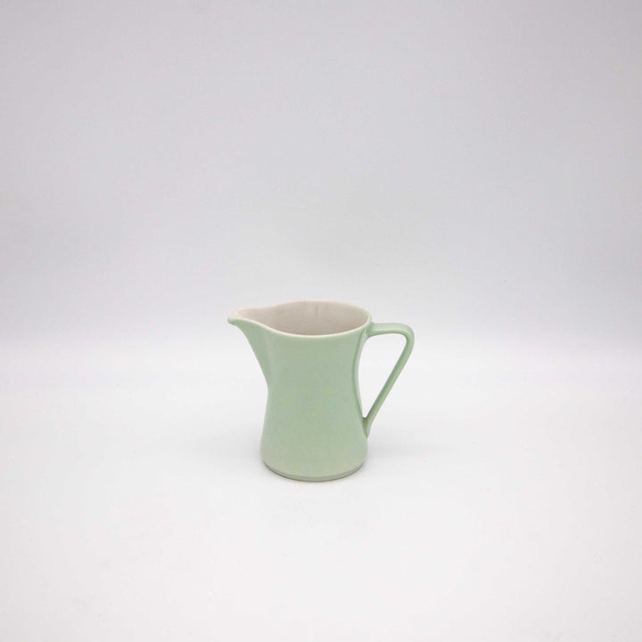 Kleine Lilien Porzellan Milchkanne, Seitenansicht links