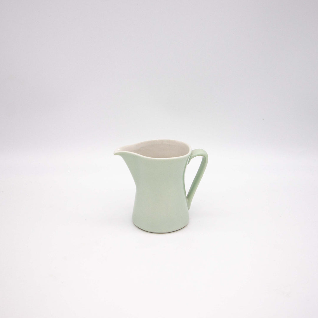 Lilien Porzellan Milchkanne, Seitenansicht links