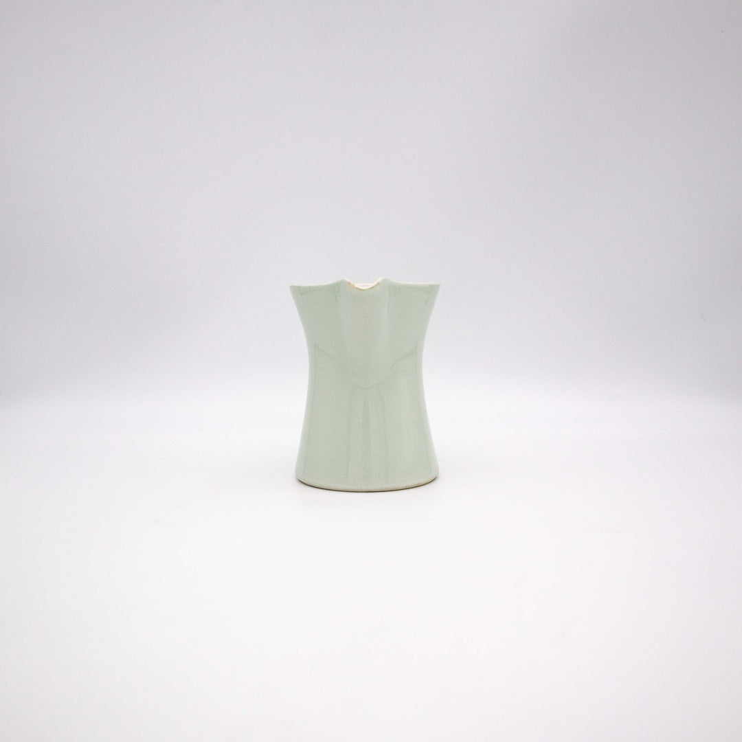 Lilien Porzellan Milchkanne, Vorderseite