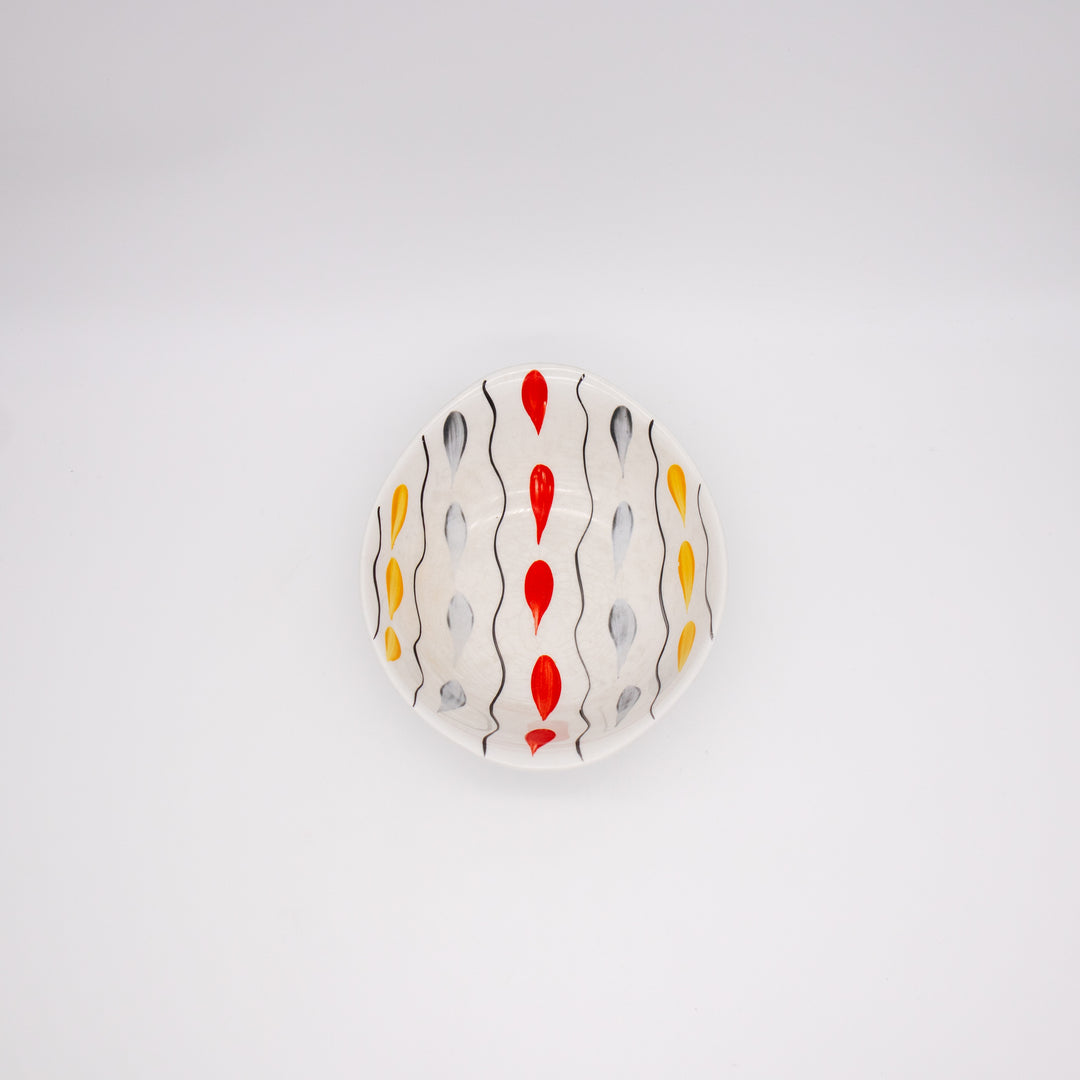 Schälchen mit Tropfen-Design, von oben fotografiert