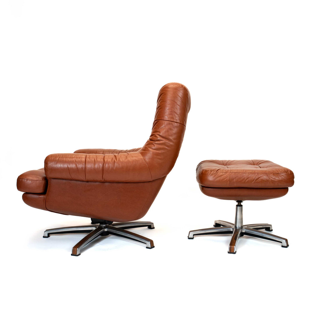 Vintage Cognacfarbener Leder Lounge Sessel mit Fußhocker, Seitenansicht links