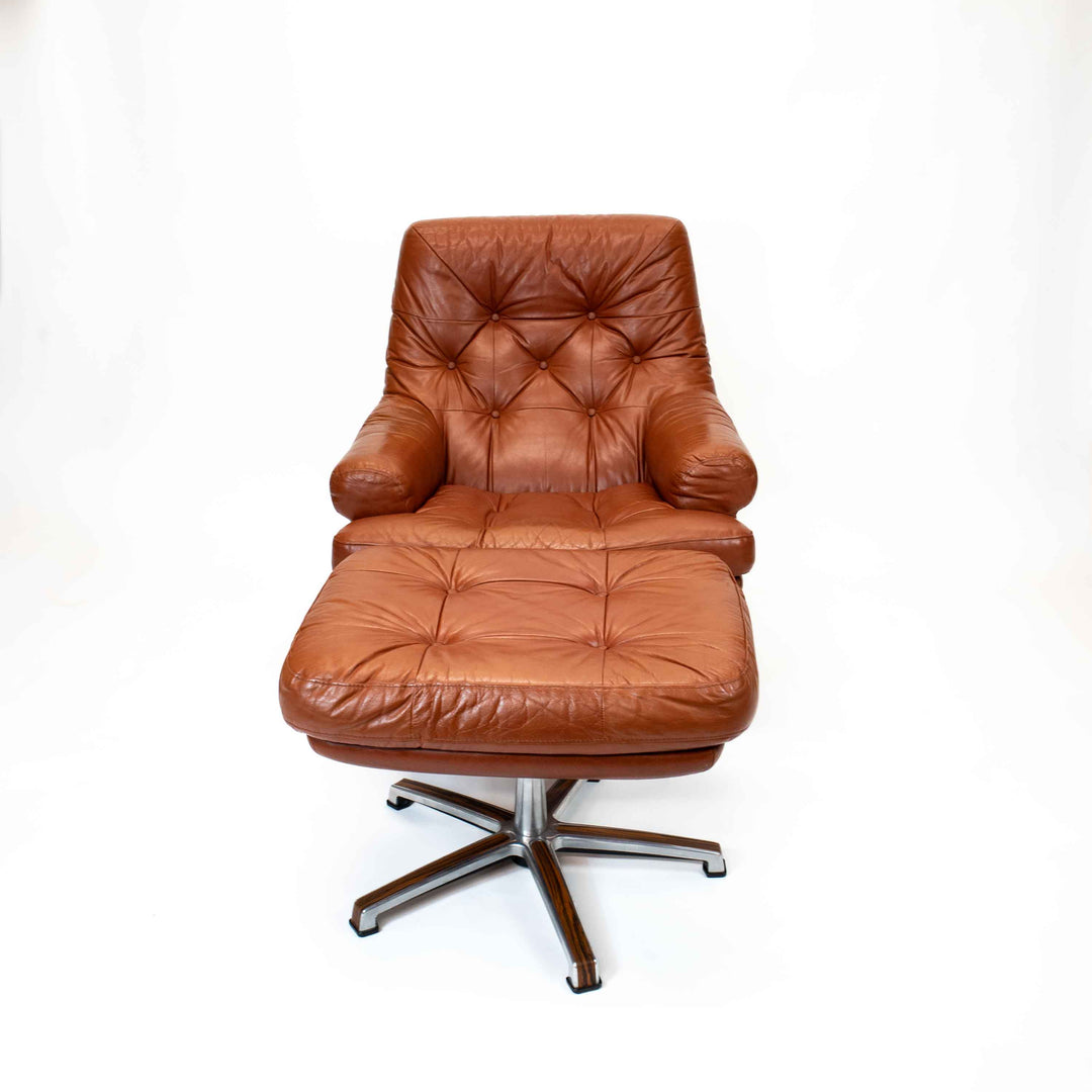 Vintage Cognacfarbener Leder Lounge Sessel mit Fußhocker, Vorderseite