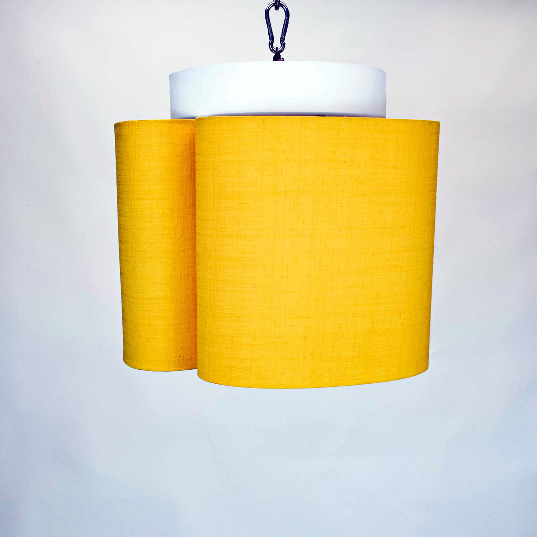 Vintage Deckenlampe mit 3 gelben Stoffschirmen aus den 1960er Jahren, Seitenansicht links