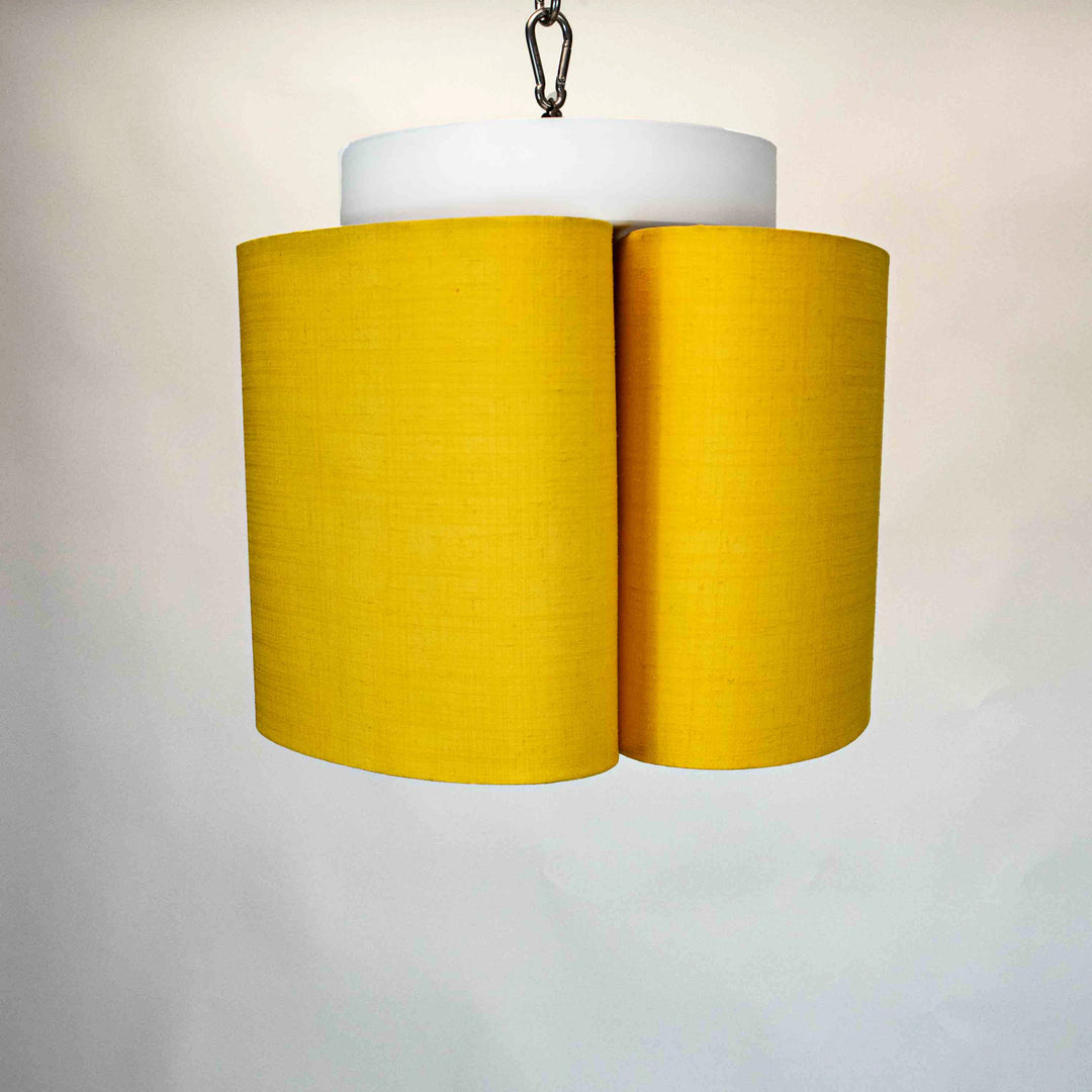 Vintage Deckenlampe mit 3 gelben Stoffschirmen aus den 1960er Jahren, Seitenansicht rechts