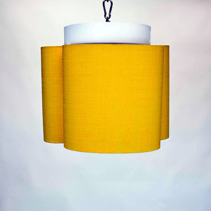 Vintage Deckenlampe mit 3 gelben Stoffschirmen aus den 1960er Jahren, Vorderseite