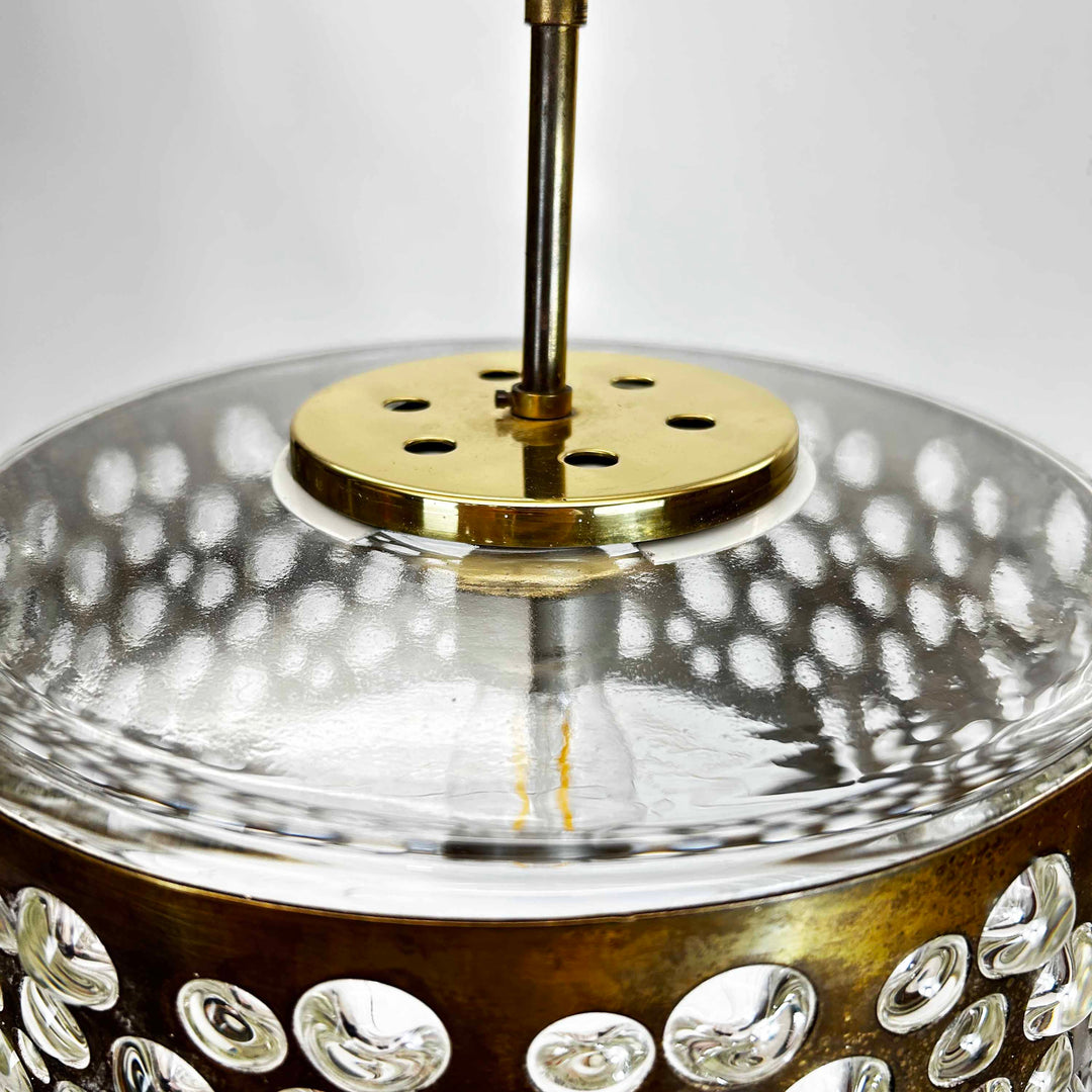 Vintage Große Pendelleuchte mit Messing und Glas von Rupert Nikoll, Detailansicht Lampenschirm Aufhängung