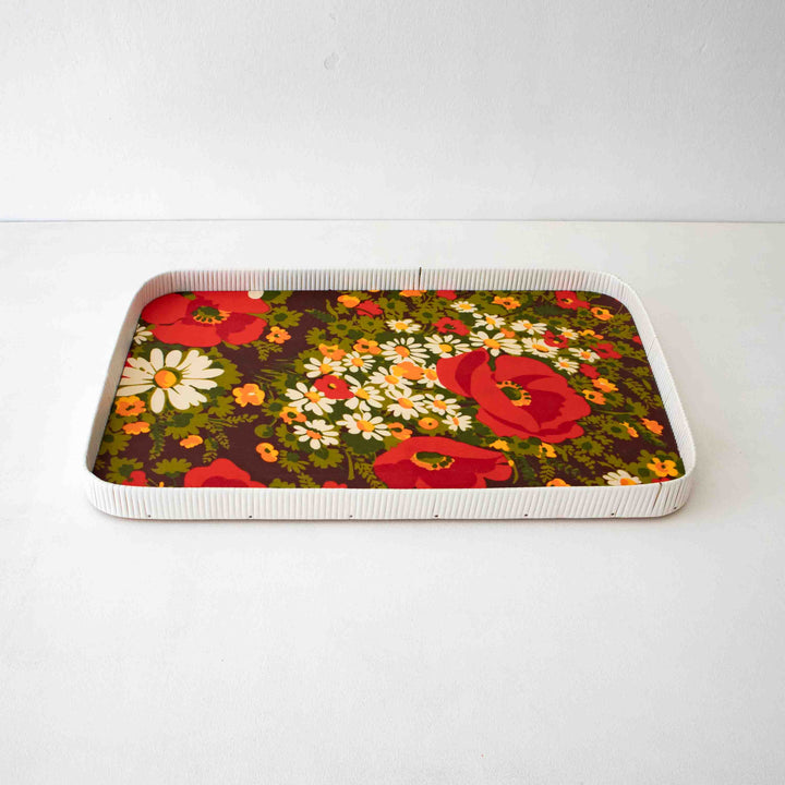 Tablett mit Blumendekor, Seitenansicht links