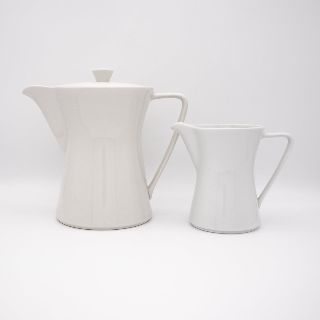 Weißes Lilien Porzellan Kaffeeset, Seitenansicht rechts