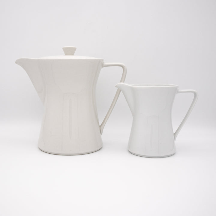 Weißes Lilien Porzellan Kaffeeset, Seitenansicht rechts