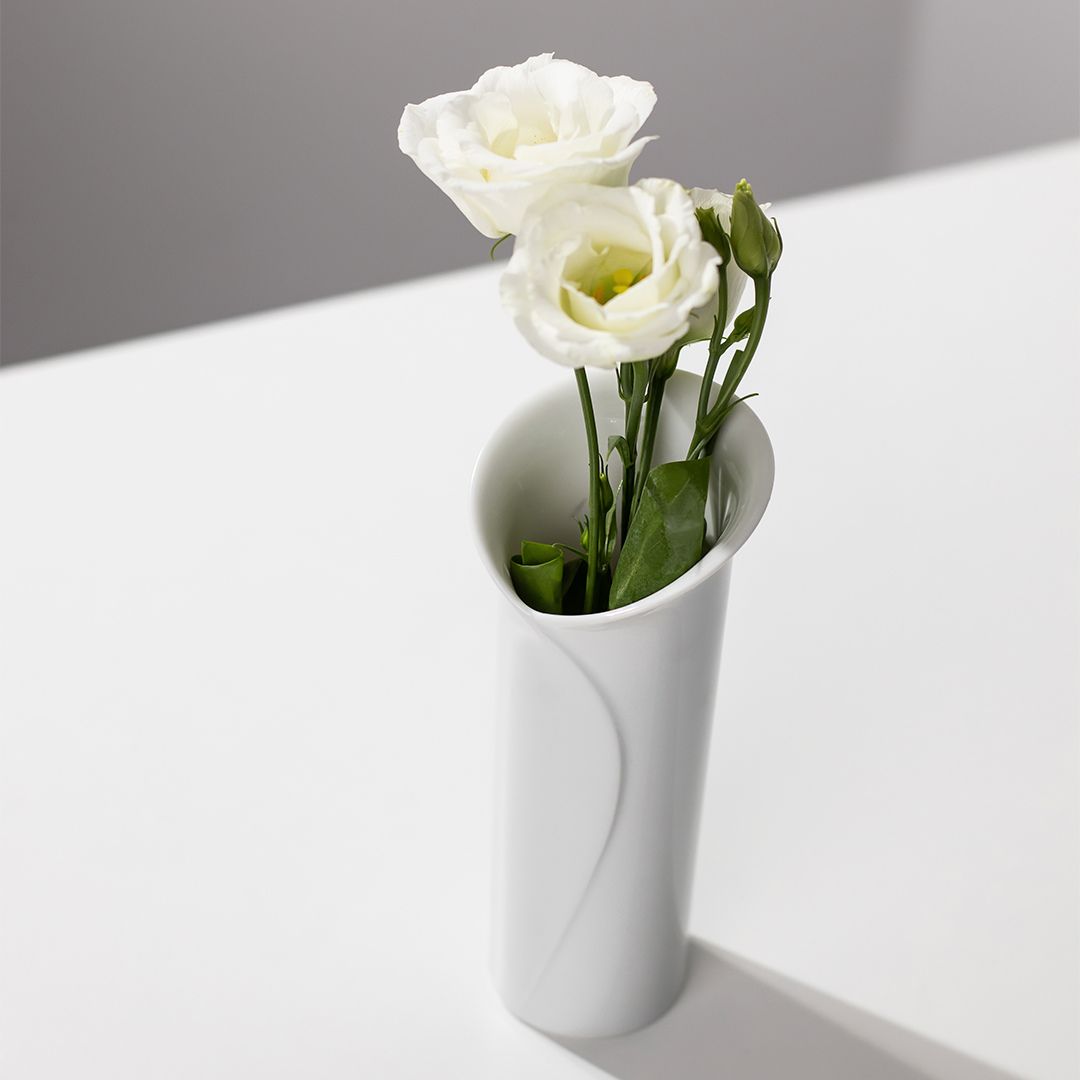 Rosenthal Vase von Rosemonde Nairac mit Blumen