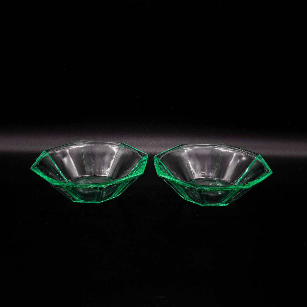Grüne Glasschüsseln, Rückseite