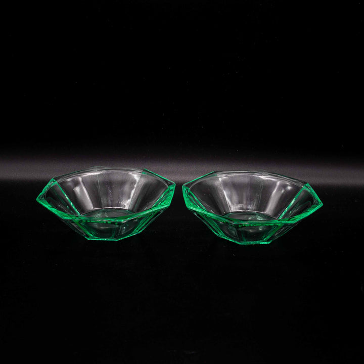 Grüne Glasschüsseln, Rückseite