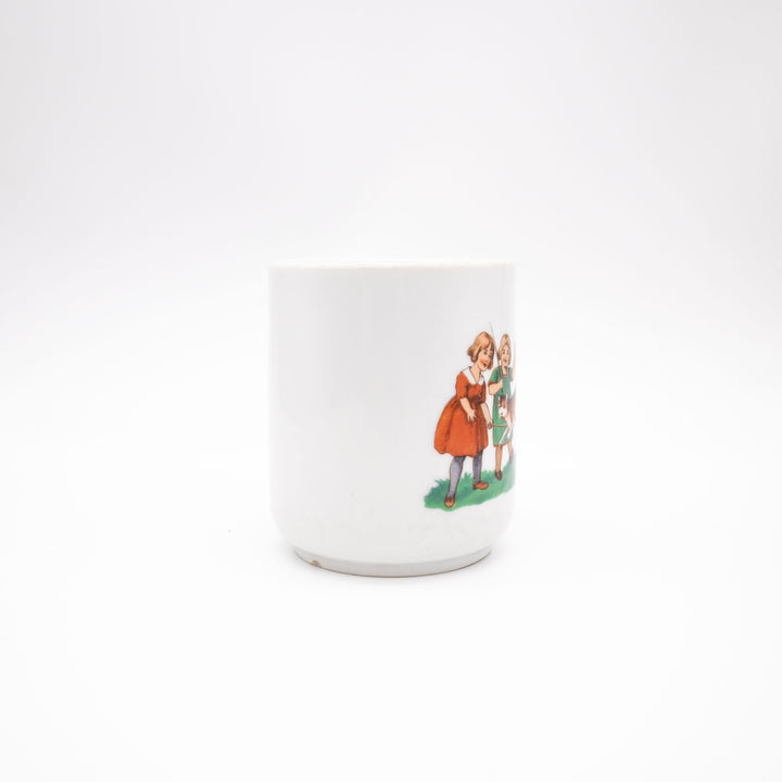 Kaffeehäferl mit Kinderspielen, Seitenansicht links