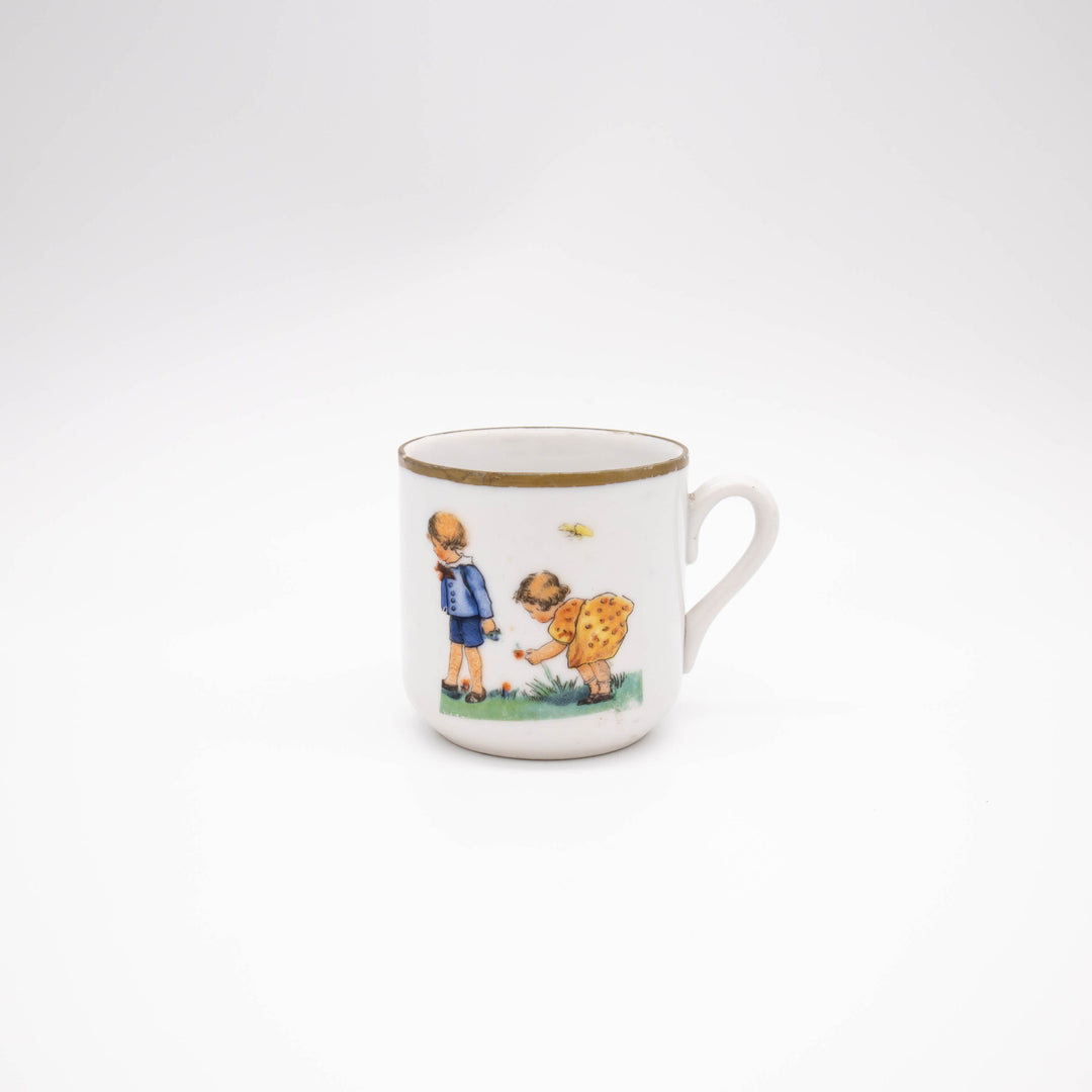 Mokkatasse mit blumenpflückenden Kindern, Vorderseite