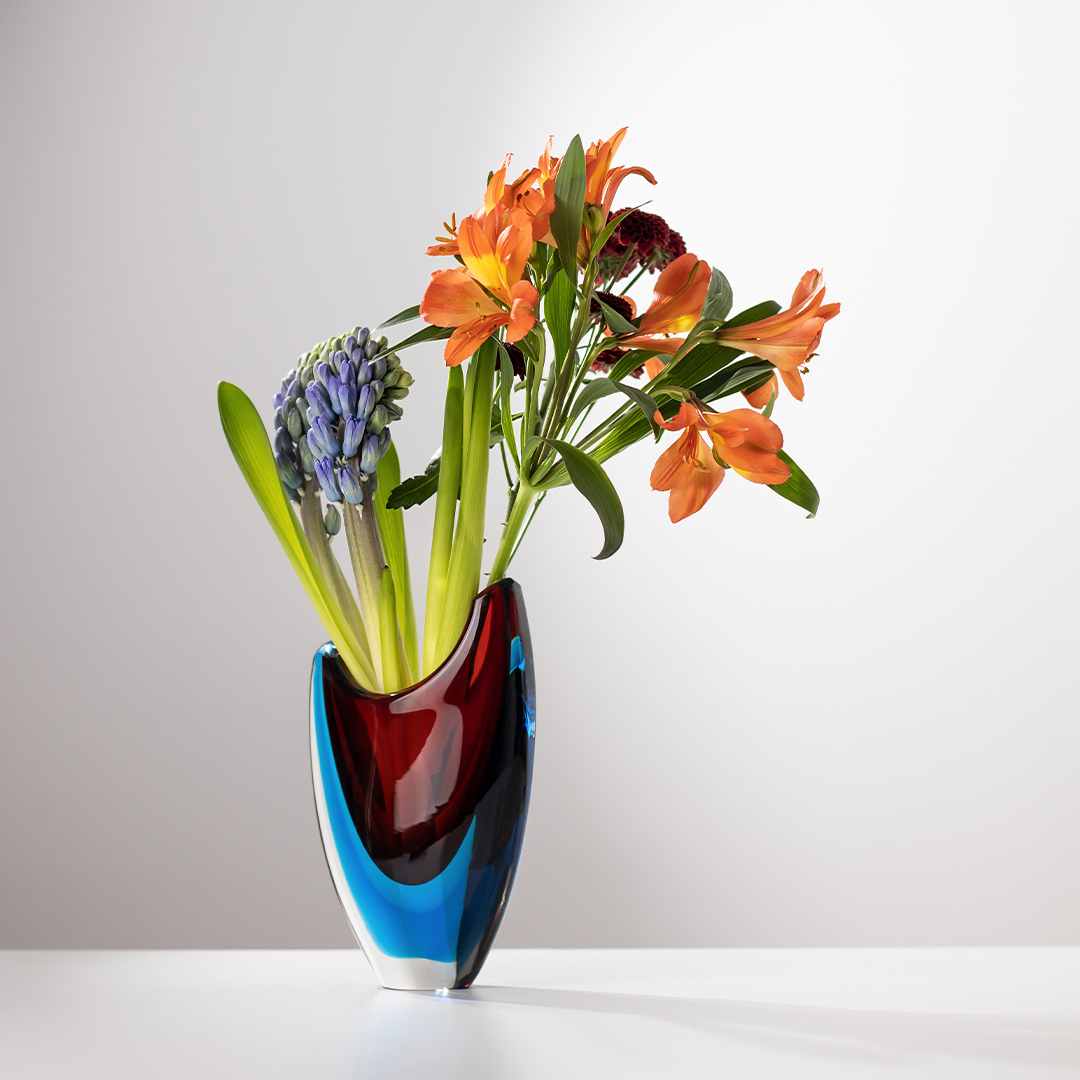 Bunte Murano Vase mit Blumen
