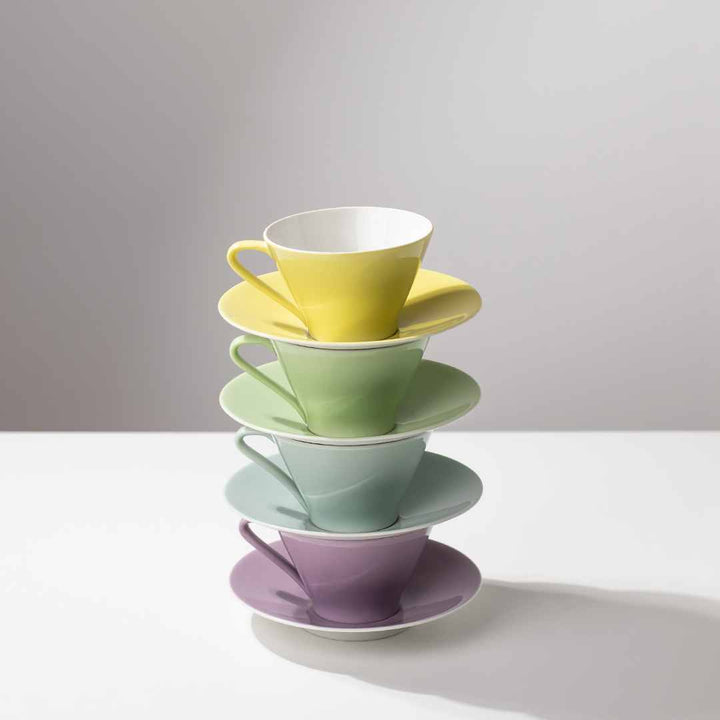 Set Lilien Porzellan Tassen, gestappelt 