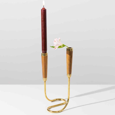 Kerzenständer mit Teak-Holz Details, mit Kerze und Blume