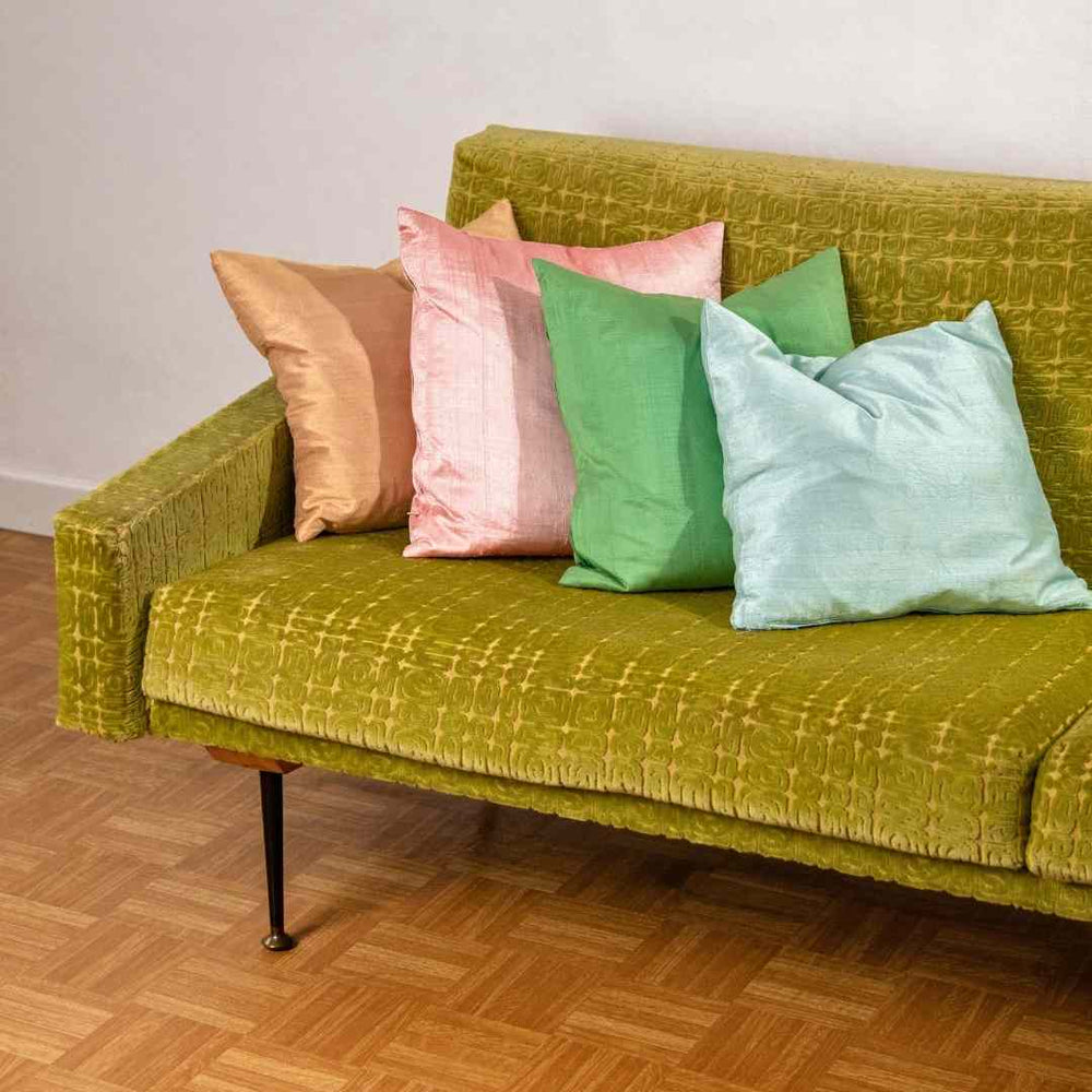 Ausziehbares Mid Century Sofa, Detailansicht mit Polstern