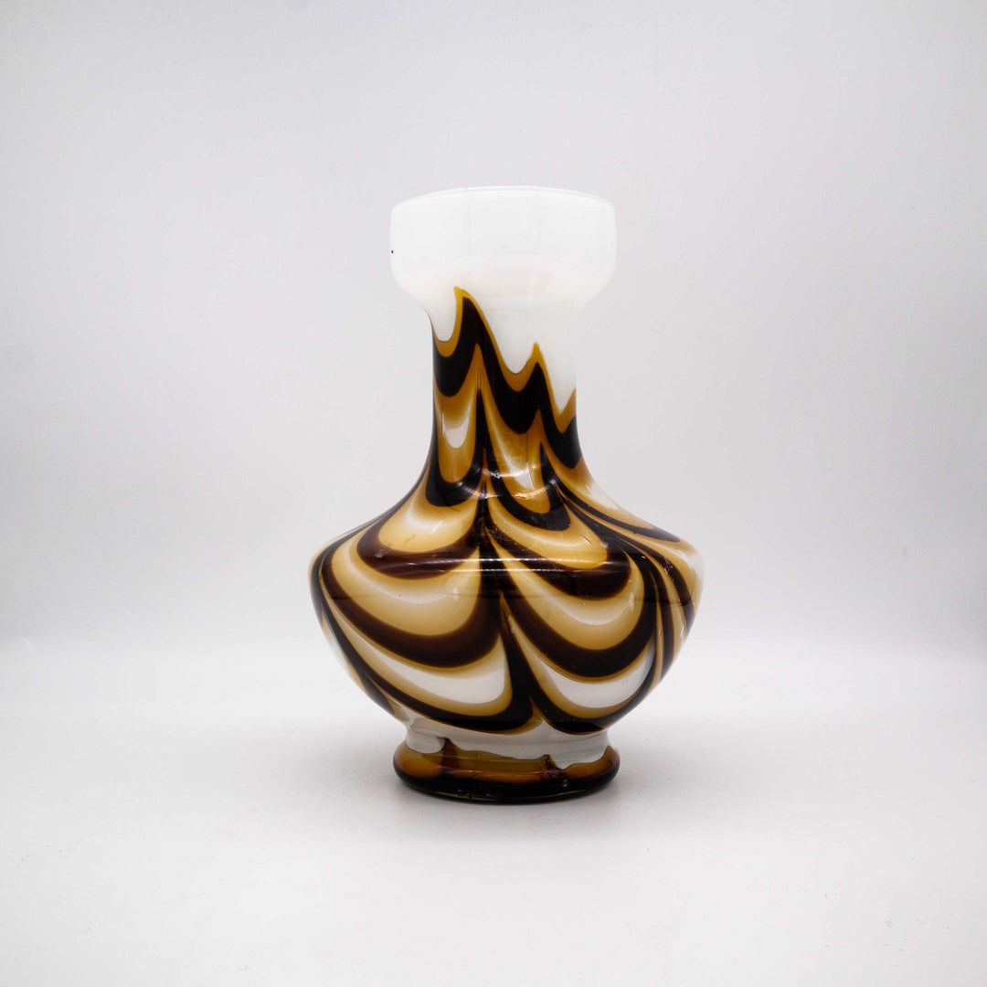 Große Braun-Weiße Opaline Florence Vase, Vorderseite
