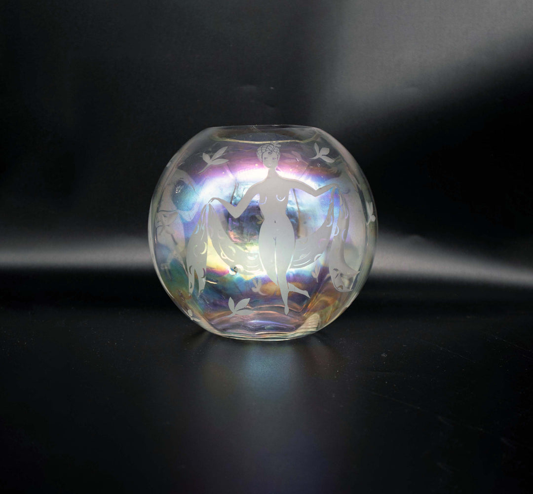 Art Déco Kugelvase „Die drei Grazien“ aus irisierendem Glas, Seitenansicht links
