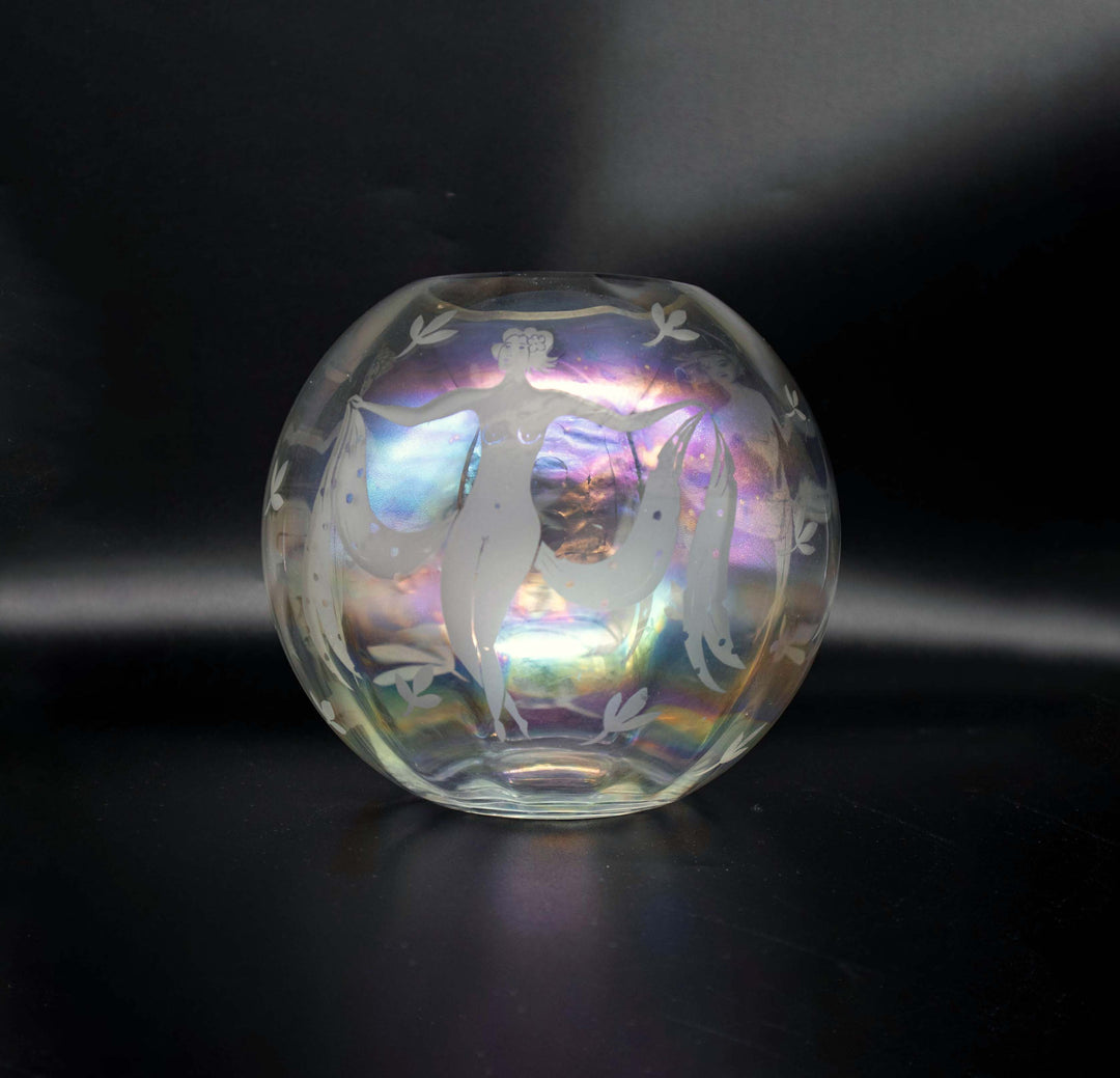Art Déco Kugelvase „Die drei Grazien“ aus irisierendem Glas, Vorderseite