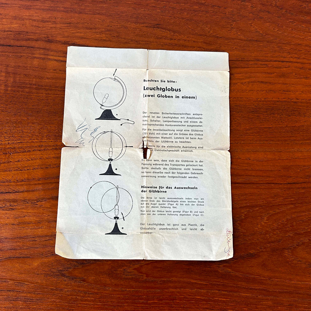 Dänischer Teakschreibtisch Vintage, Globusstand Beschreibung