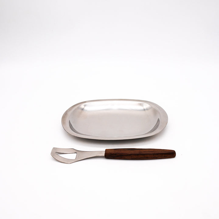 Edelstahl Schälchen und Käsereibe von Stelton, Vorderseite