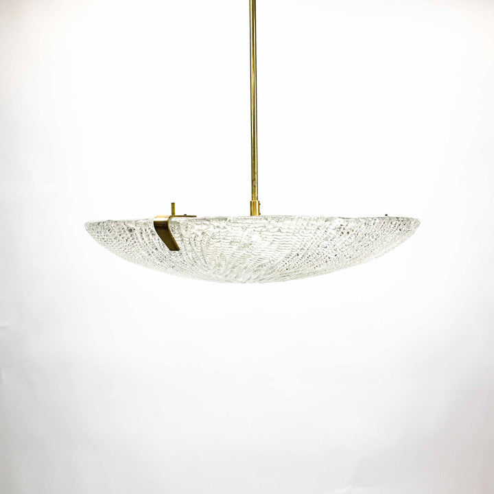 Deckenlampe von J.T. Kalmar mit Messing und Eisglas, Detailansicht