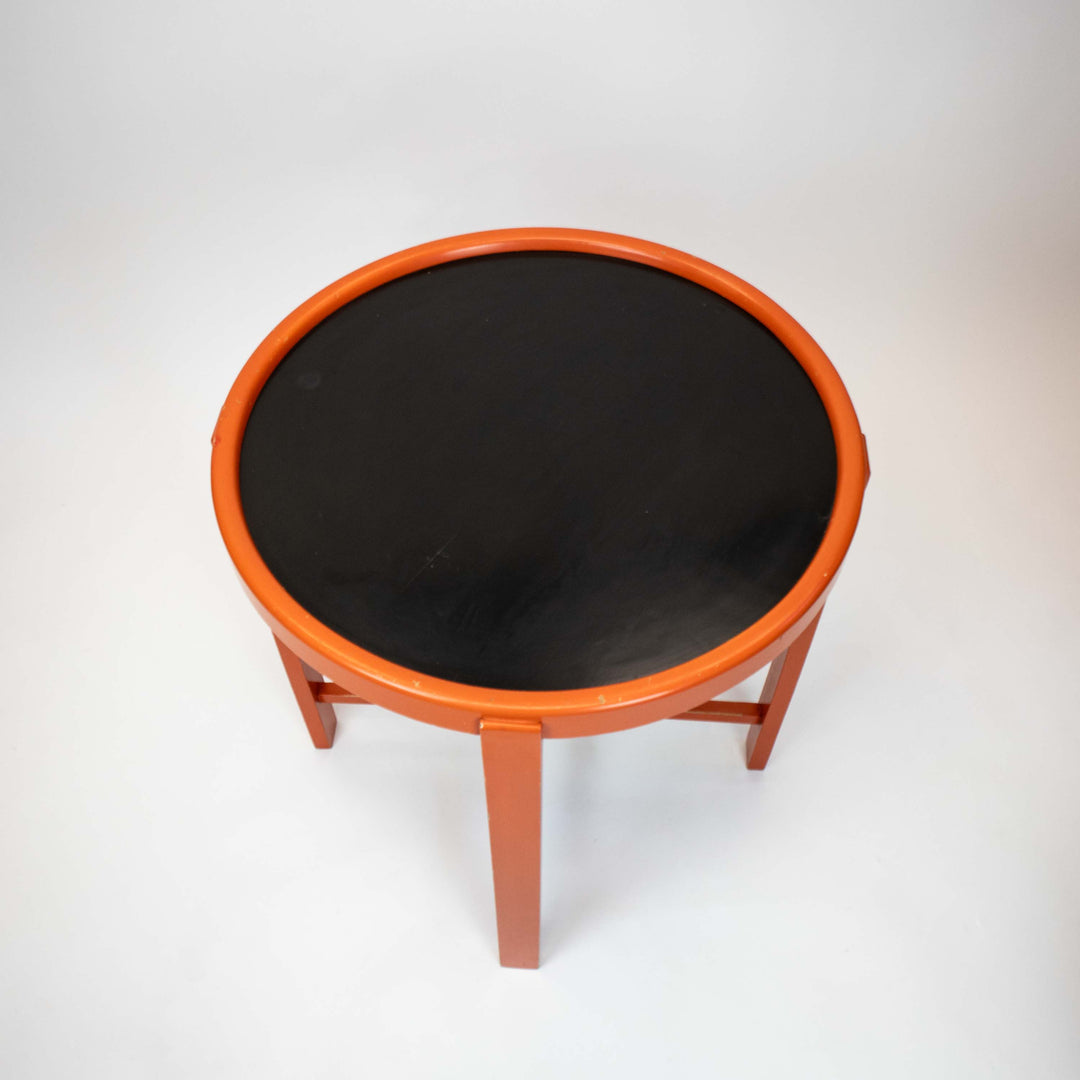 Oranger Beistelltisch mit Originallackierung im Bauhausstil, Tischplatte