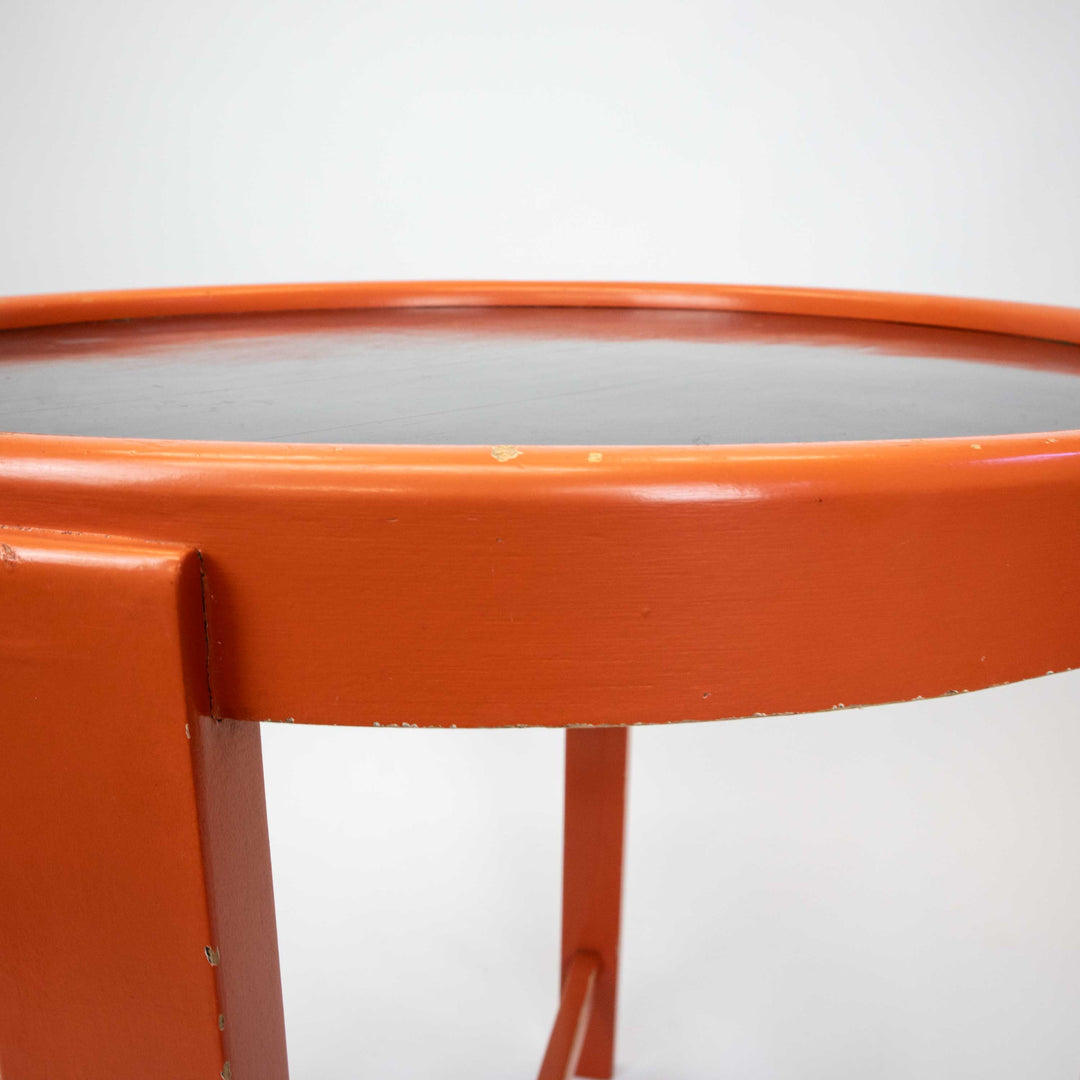 Oranger Beistelltisch mit Originallackierung im Bauhausstil