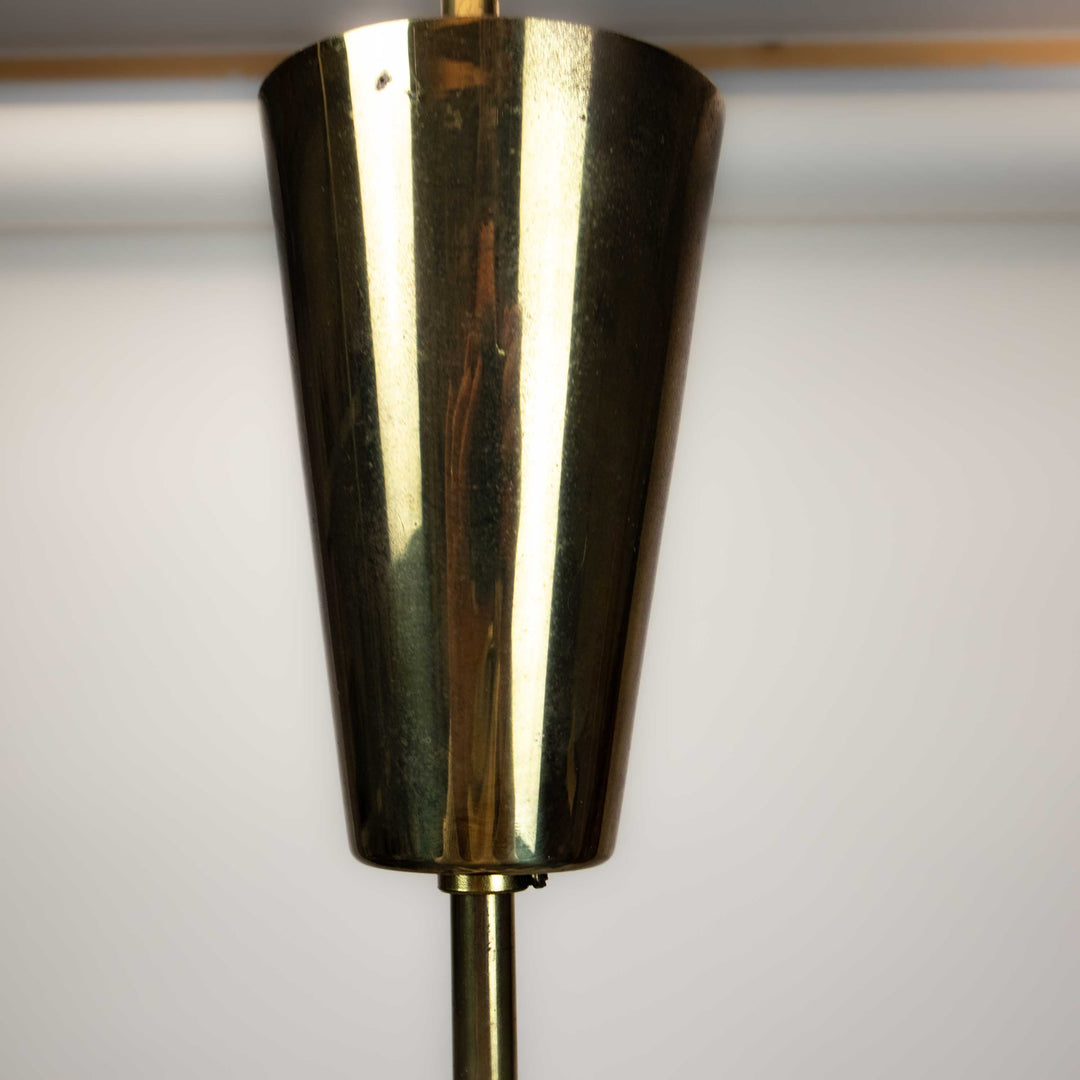 Deckenlampe von J.T. Kalmar mit Messing und Eisglas, Detailansicht Halterung