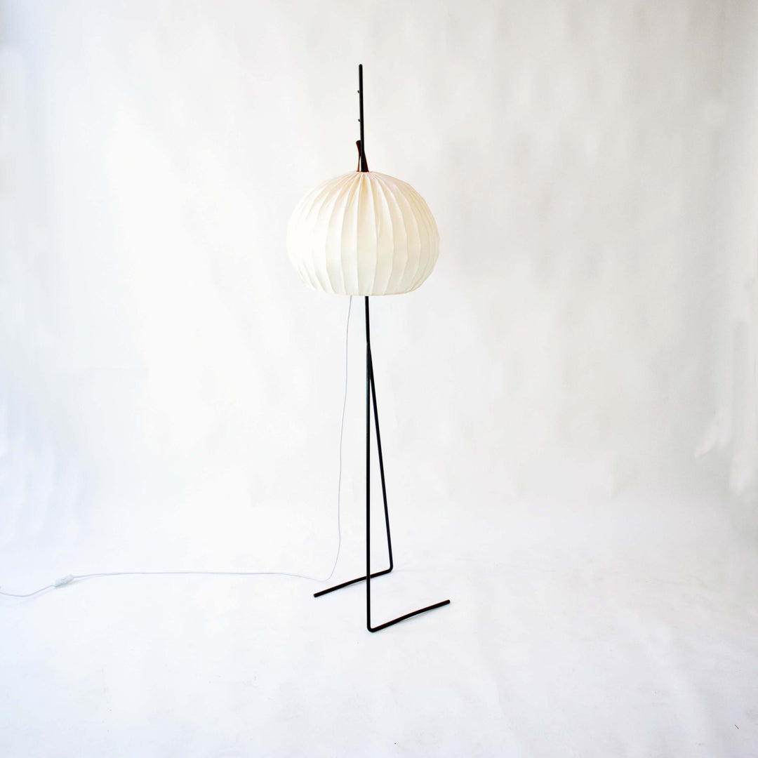 Fliegenbein Stehlampe von Kalmar, 1950er, Schirm tiefer gehängt