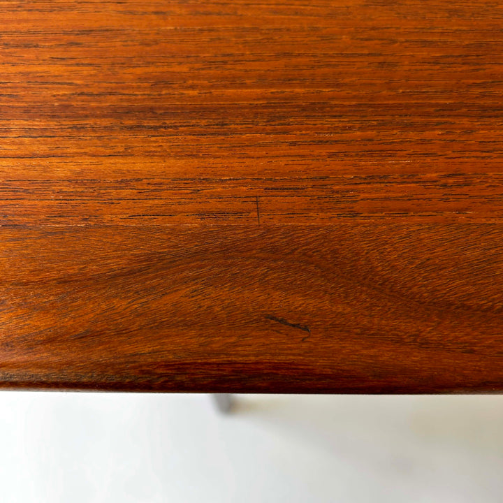 Großer dänischer Teak Couchtisch, Detailansicht Fehlstelle