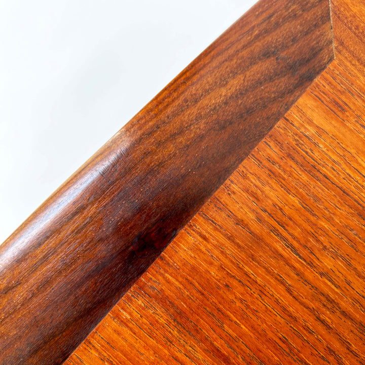 Großer dänischer Teak Couchtisch, Detailansicht Leiste