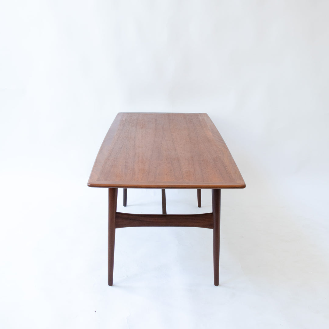 Großer dänischer Teak Couchtisch, Seitenansicht