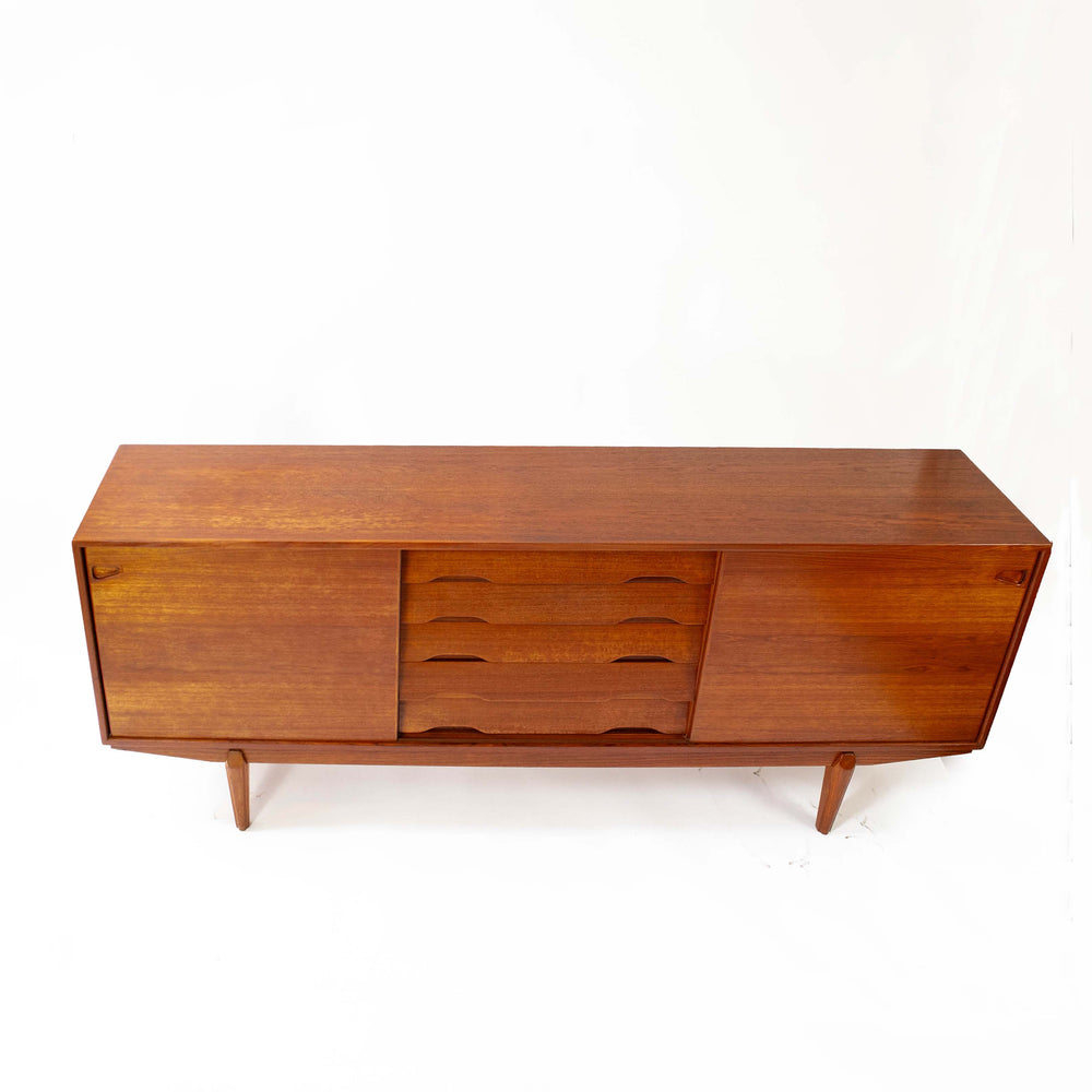 Großes Sideboard von Rosengren Hansen für Dyrlund, Vorderseite, leicht schräg von oben