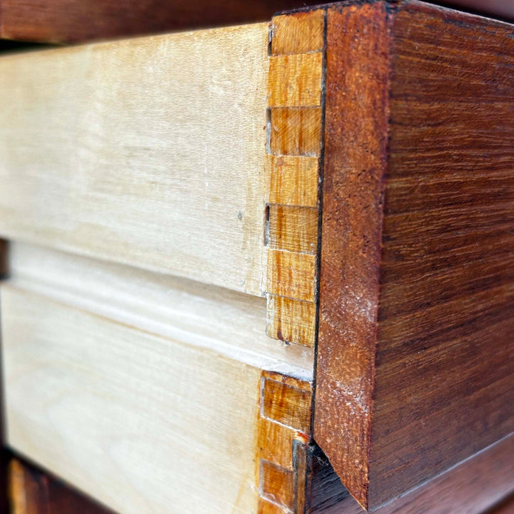 Großes skandinavisches Teak Sideboard aus den 1960er Jahren, Detailansicht Schubladen