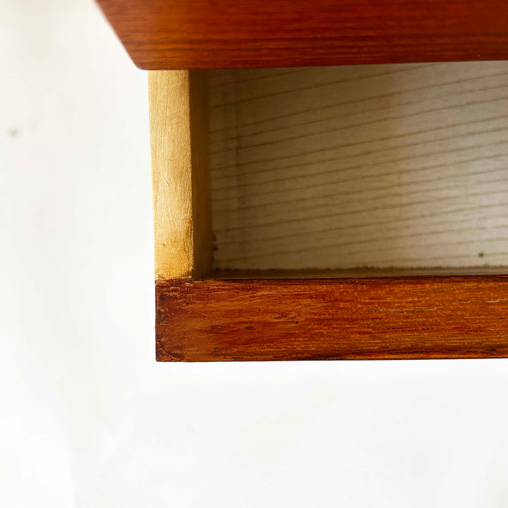 Großes skandinavisches Teak Sideboard aus den 1960er Jahren, Vorderseite, Detailansicht Schaden