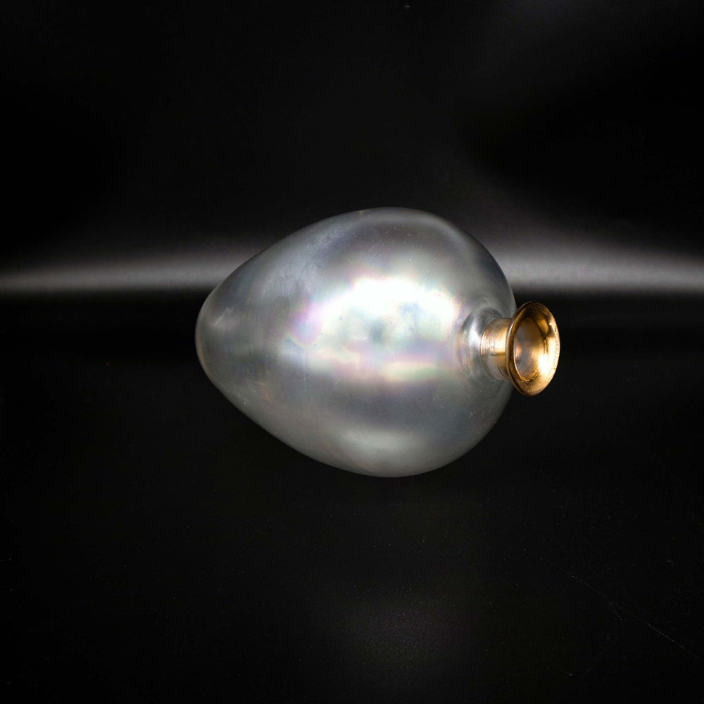 Irisierende Flaschenvase, liegend