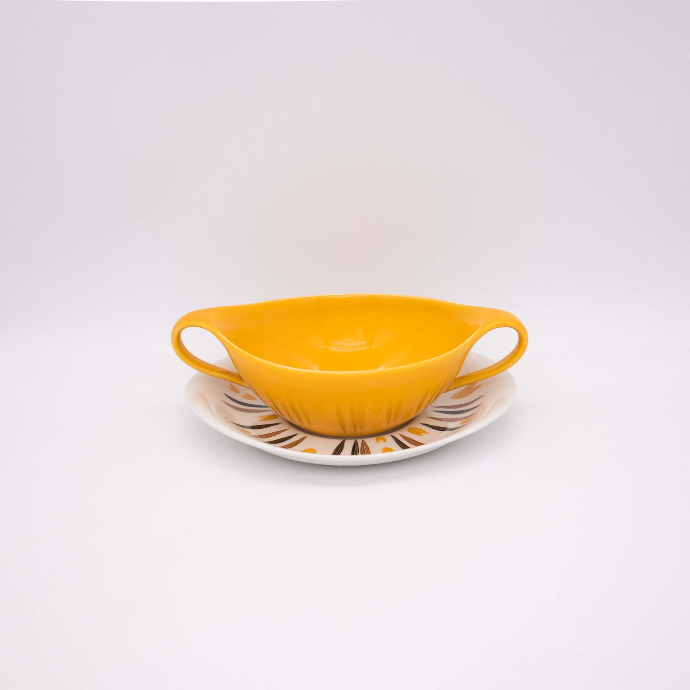 Sonnengelbe Suppenschalen mit Untertasse 4er Set, Detailansicht einer Tasse, Seitenansicht links
